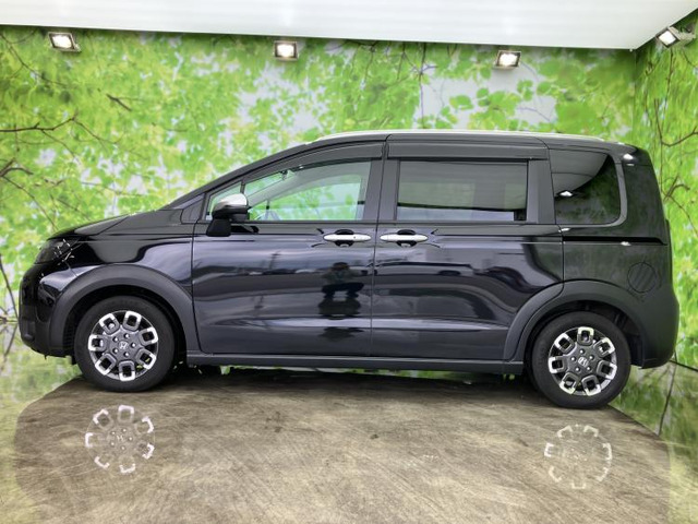 フリード1.5 ハイブリッド クロスター