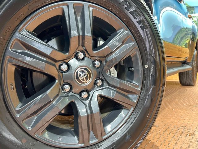 �y����17�C���`�A���~�z�C�[���z�O�ςɃ}�b�`���������A���~�z�C�[���𑕒����Ă���܂��B�e��ЊO�A���~�z�C�[����A�X�^�b�h���X�^�C�����戵�����Ă���܂��B���񂲑��k����������