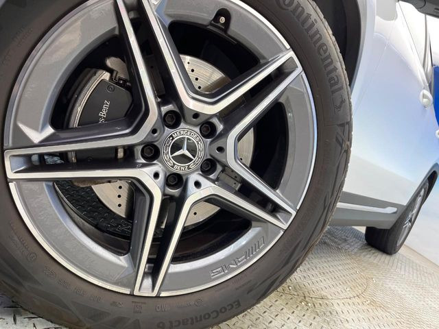 ●純正19インチアルミホイール:輸入車ならではの卓越した走りを支えるホイールと足回りです!日本車の走りに慣れている方にもぜひ体感して頂きたいほど、高いレベルでまとまっています!