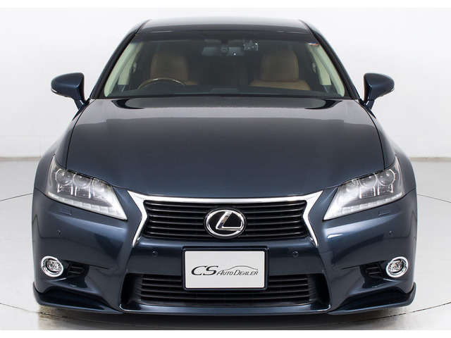 禁煙車です!室内は嫌なニオイも無く、すごく綺麗な状態です!禁煙車・・特にセダンタイプのお車では少ないですよね!!タバコのニオイが苦手なお客様必見です!快適にご乗車頂けます!!