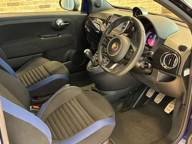 アバルト595モンスターエナジー ヤマハ