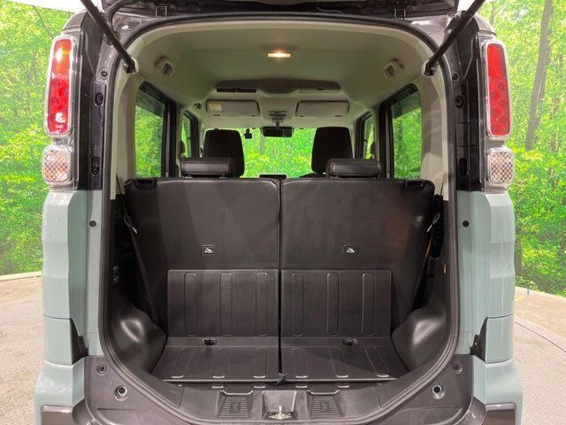 ���i�̂���������ʋ΁A���}���ɏ\���ȉ׎��X�y�[�X���m�ۂ��Ă���܂��B�Z�J���h�V�[�g��|���ƁA�傫�ȉו��̐ύڂ��\�ł���