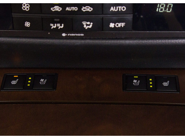 ★快適エアシート&シートヒーターを装備しています!高級車ならではの装備です!シートが暖まる機能!シートから冷風が出る機能!どちらも付いています!!寒い冬も、暑い夏も快適にご乗車頂けますよ!!