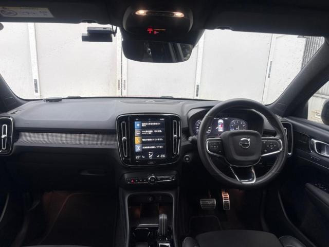 XC40B4 AWD Rデザイン 4WD