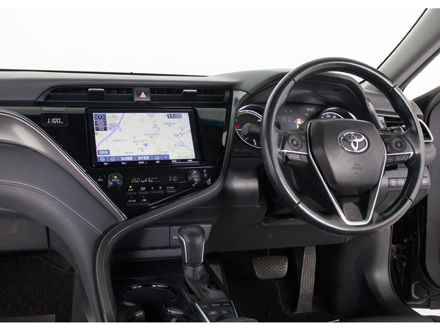 ★使いやすさや安全性を追求したステアリング周り!高級車ゆえにスイッチ類が多いのも特徴ですね!考え尽くされた配置ですぐに使いこなす事が出来ますのでご安心下さい!是非、体感してみて下さい!!