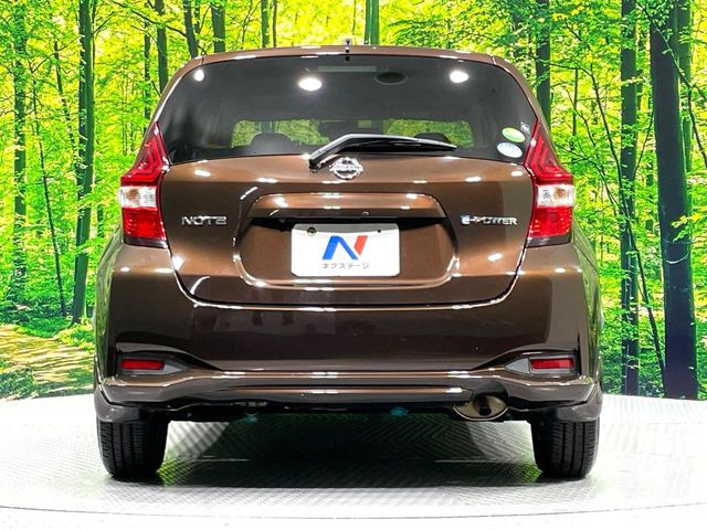 安心の最長10年・走行無制限保証(有償)をご用意。保証内容も充実はもちろん、無料点検&オイル交換や、年中無休の全国・24時間ロードサービスも付帯されておりますのでご安心下さい。