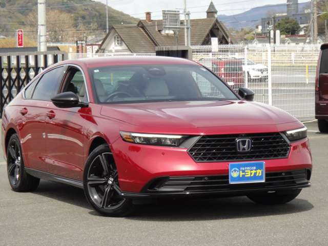 ☆堂々とした佇まい!車格にふさわしい力強いノーズ、低くワイドな車幅から醸し出される堂々とした塊感、シャープで印象的なスタイリングです☆