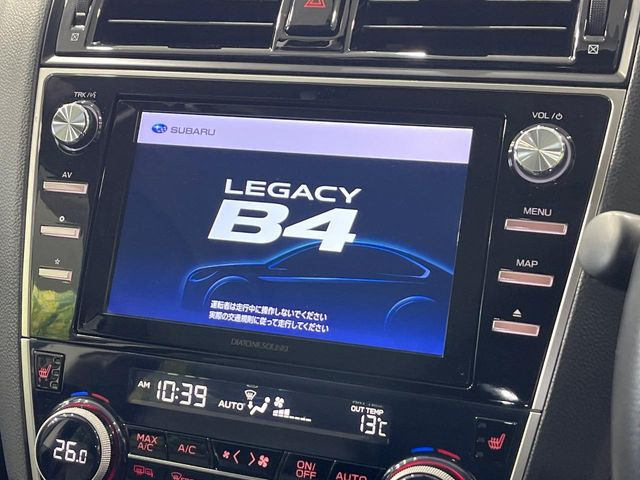 【純正8インチビルトインナビ】インテリアに溶け込むスタイリッシュな「専用設計ナビ」を装備♪視認性や操作性など基本性能にも優れ、より上質なカーライフをお楽しみいただけます。