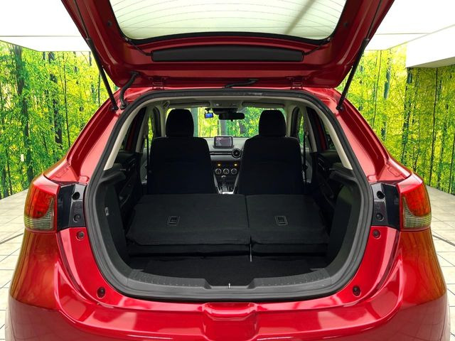 ���i�̂���������ʋ΁A���}���ɏ\���ȉ׎��X�y�[�X���m�ۂ��Ă���܂��B�Z�J���h�V�[�g��|���ƁA�傫�ȉו��̐ύڂ��\�ł���