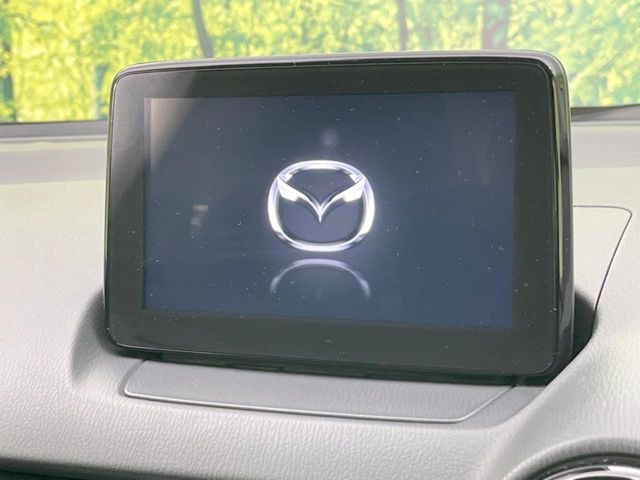 �y�}�c�_�R�l�N�g�z�ԓ��̕��͋C�Ƀ}�b�`������̌^�^�C�v�̃f�B�X�v���C�B�e����q�ݒ��Bluetooth�Đ����A�l�X�ȋ@�\���y���߂܂��B��pSD�J�[�h�̂��w���ŁA�i�r�@�\���g�p�o���܂��B