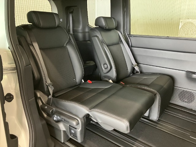 ステップワゴン2.0 e:HEV スパーダ 30周年特別仕様車