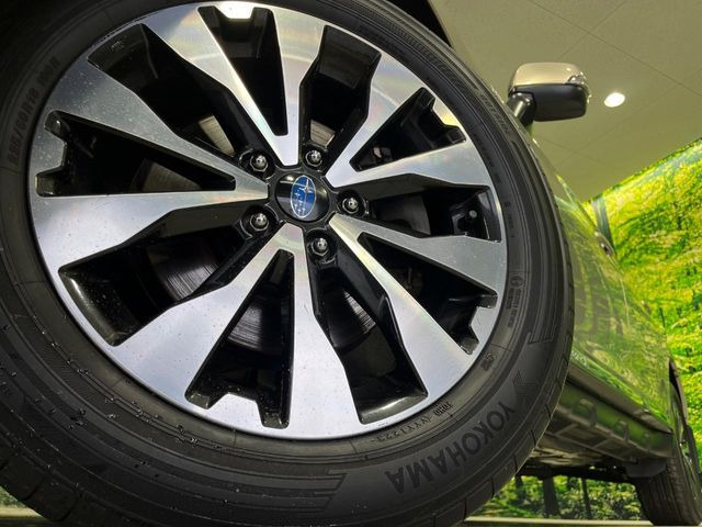 【純正18インチアルミホイール】外観にマッチした純正アルミホイールを装着しております。各種社外アルミホイールや、スタッドレスタイヤも取扱いしております。是非ご相談ください♪