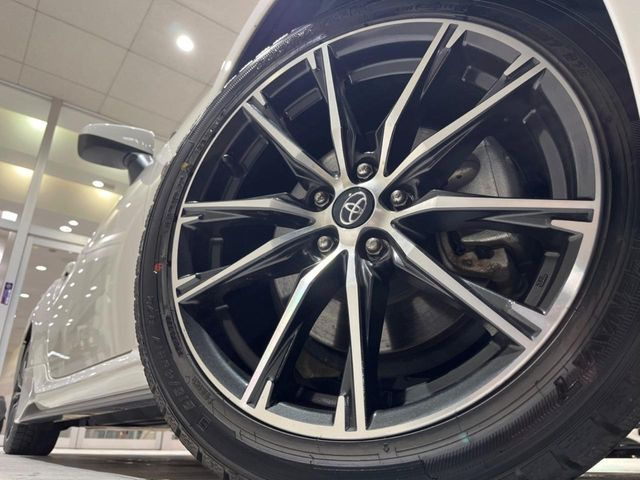 �y����17�C���`�A���~�z�C�[���z�O�ςɃ}�b�`���������A���~�z�C�[���𑕒����Ă���܂��B�e��ЊO�A���~�z�C�[����A�X�^�b�h���X�^�C�����戵�����Ă���܂��B���񂲑��k����������