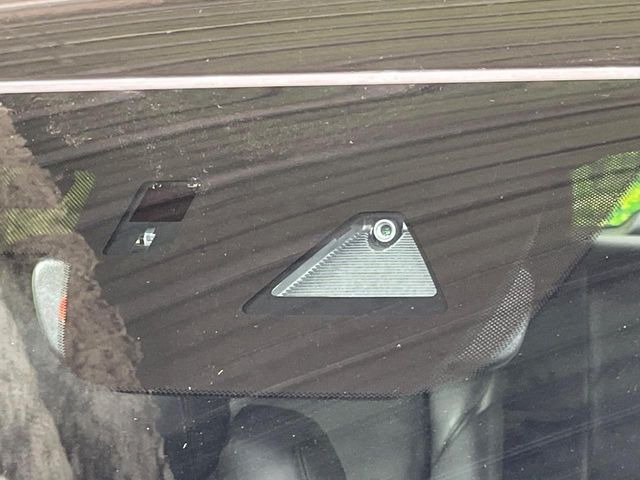 �yi-ACTIVESENSE�z���s���ɑO���̎ԗ�����F�����A�Փ˂������Ȏ��͌x��ƃu���[�L�ŏՓˉ���Ɣ�Q�y�����A�V�X�g�B�����S�Ƀh���C�u�����y���݂��������܂��B