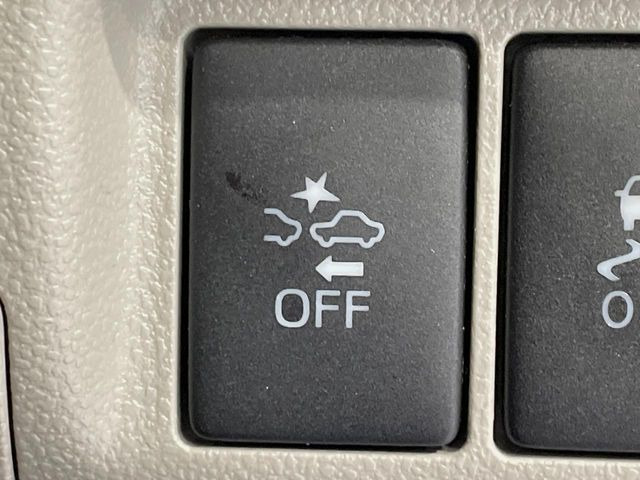 【スマートアシスト】走行中に前方の車両等を認識し、衝突しそうな時は警報とブレーキで衝突回避と被害軽減をアシスト。より安全にドライブをお楽しみいただけます。