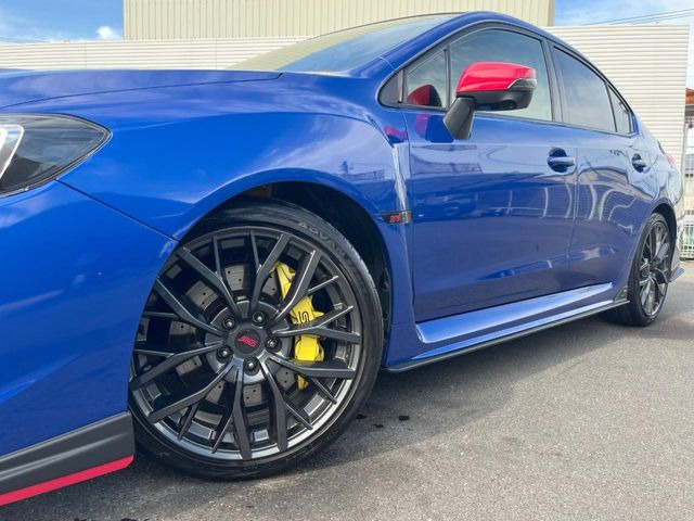 �y�O���[�h��p����19�C���`�A���~�z�C�[���z�f�U�C�����̍��������A���~�z�C�[���𑕒����Ă���܂��B�e��ЊO�A���~�z�C�[����A�X�^�b�h���X�^�C�����戵�����Ă���܂��B���񂲑��k����������