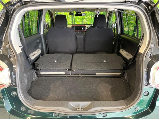 積み下ろしのしやすいデッキにはたっぷりと荷物を積み込んでいただけます。遊びから仕事まで、様々なシーンで頼れます♪