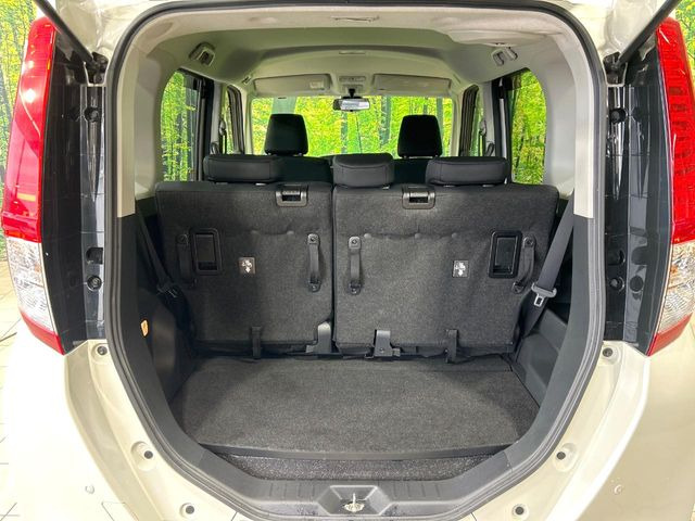 ���i�̂���������ʋ΁A���}���ɏ\���ȉ׎��X�y�[�X���m�ۂ��Ă���܂��B�Z�J���h�V�[�g��|���ƁA�傫�ȉו��̐ύڂ��\�ł���