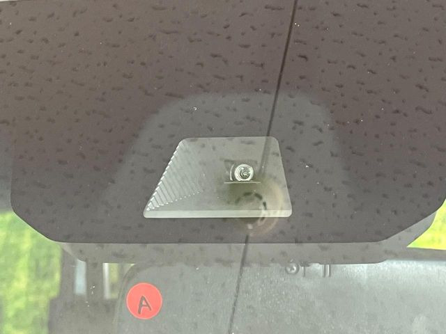 �y�z���_�Z���V���O�z���s���ɑO���̎ԗ�����F�����A�Փ˂������Ȏ��͌x��ƃu���[�L�ŏՓˉ���Ɣ�Q�y�����A�V�X�g�B�����S�Ƀh���C�u�����y���݂��������܂��B