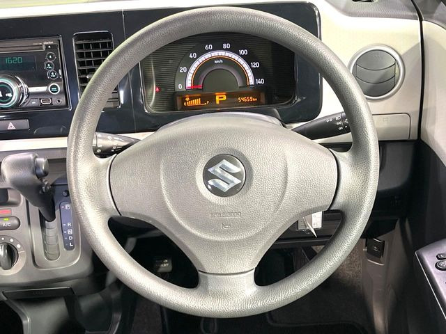 ステアリングも使用感が少なく、きれいな状態となっております♪