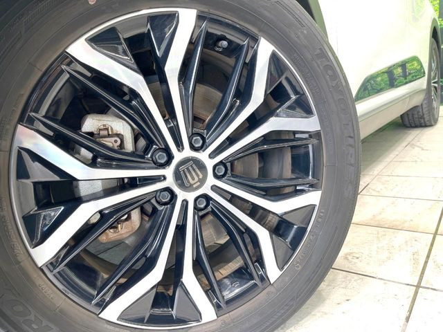 �y����19�C���`�A���~�z�C�[���z�O�ςɃ}�b�`���������A���~�z�C�[���𑕒����Ă���܂��B�e��ЊO�A���~�z�C�[����A�X�^�b�h���X�^�C�����戵�����Ă���܂��B���񂲑��k����������