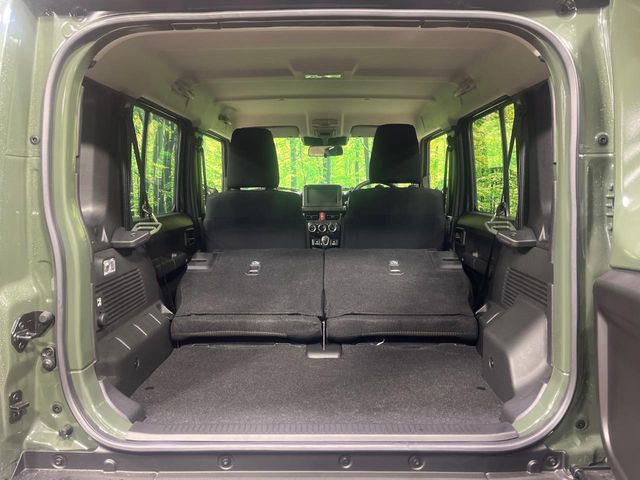 ���i�̂���������ʋ΁A���}���ɏ\���ȉ׎��X�y�[�X���m�ۂ��Ă���܂��B�Z�J���h�V�[�g��|���ƁA�傫�ȉו��̐ύڂ��\�ł���