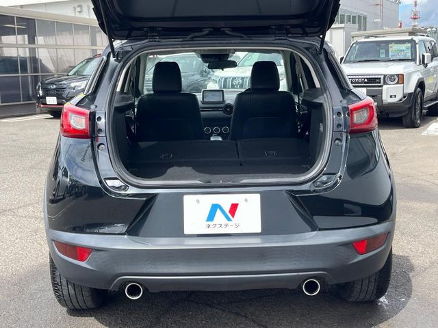 後席を格納すると、これだけの広さが!シーンに合わせたシートアレンジで、大きな荷物も積むことが出来ます♪
