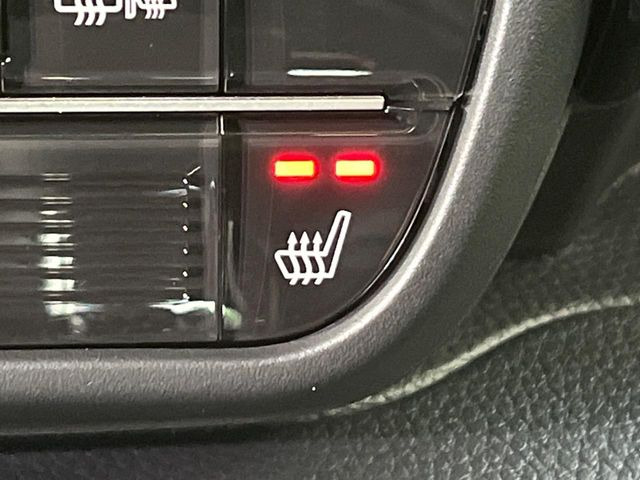 【シートヒーター】寒い日に重宝するシートヒーター!エアコンより早く温まってくれるので寒がりの人も安心ですね♪エアコンの温風は乾燥するから苦手、という方にもをおすすめです。