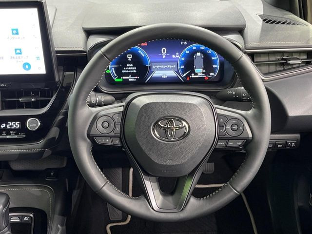 インテリアに合わせたデザインのステアリングは、運転される方のことも考え、運転しやすい形状、大きさです。是非一度、実際に触ってお確かめください。