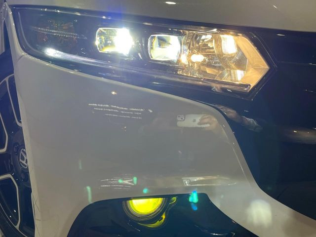 �yLED�w�b�h���C�g�z���V����ԑ��s�����ǍD�Ȏ��E���m�ۂ����S���ĉ^�]�ł��鍂�P�xLED�w�b�h���C�g�𑕔�!�_�����x�������A����d�͂��}�����Ă��܂��B