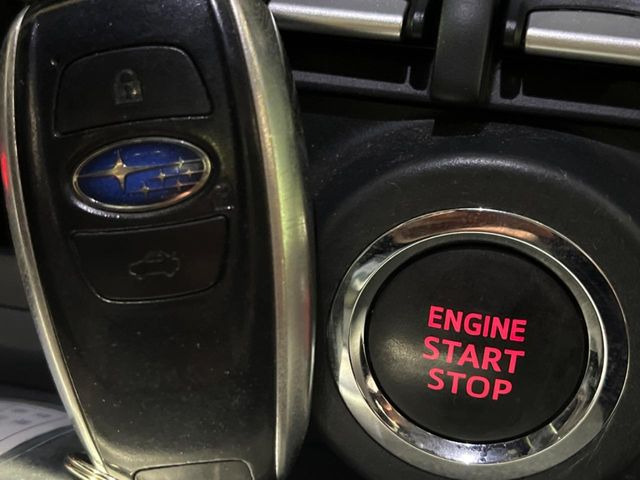 【アクセスキー&プッシュスタート】カバンやポケットに入れたままでもドアの施錠・解錠が可能なスマートキーを装備。エンジンのオン・オフ時もカギを取り出す必要が無く、ボタンをプッシュするだけでOK♪
