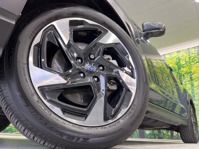 【純正18インチアルミホイール】外観にマッチした純正アルミホイールを装着しております。各種社外アルミホイールや、スタッドレスタイヤも取扱いしております。是非ご相談ください♪