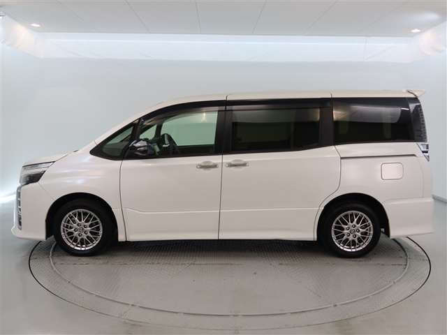 ヴォクシー1.8 ハイブリッド ZS 煌III