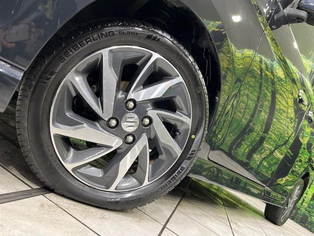 �y����15�C���`�A���~�z�C�[���z�O�ςɃ}�b�`���������A���~�z�C�[���𑕒����Ă���܂��B�e��ЊO�A���~�z�C�[����A�X�^�b�h���X�^�C�����戵�����Ă���܂��B���񂲑��k����������