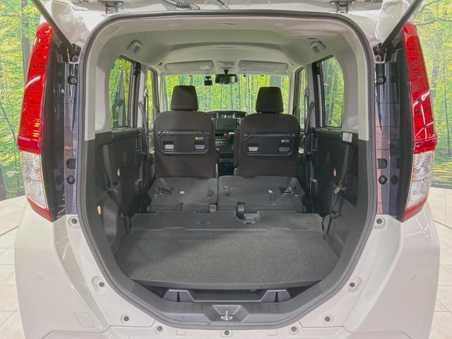 ���i�̂���������ʋ΁A���}���ɏ\���ȉ׎��X�y�[�X���m�ۂ��Ă���܂��B�Z�J���h�V�[�g��|���ƁA�傫�ȉו��̐ύڂ��\�ł���