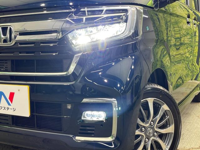 【シーケンシャルターンランプ付きLEDヘッドライト】人気の『流れるウィンカー』付きのLEDヘッドライトを装備♪高級感はもちろん、点灯時は存在感たっぷりで他車からも認識されやすく安心です。