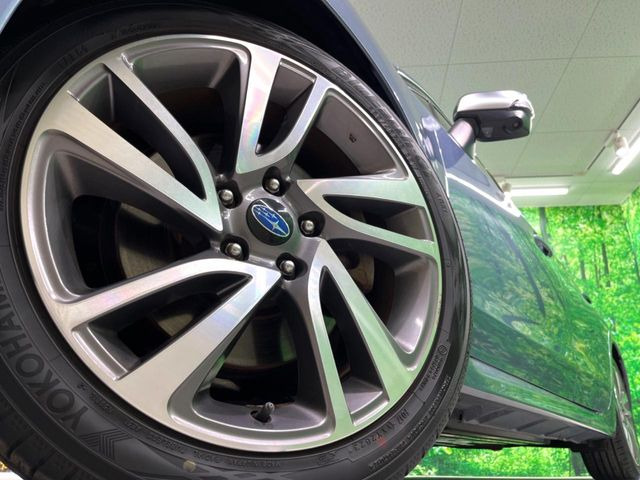 �y����18�C���`�A���~�z�C�[���z�O�ςɃ}�b�`���������A���~�z�C�[���𑕒����Ă���܂��B�e��ЊO�A���~�z�C�[����A�X�^�b�h���X�^�C�����戵�����Ă���܂��B���񂲑��k����������