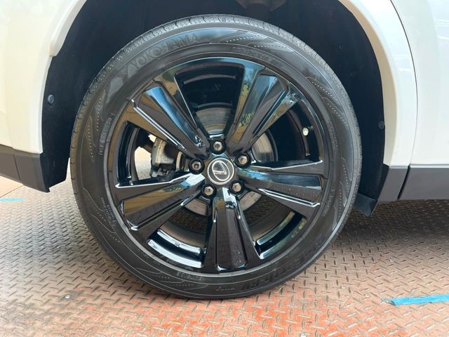 �y�O���[�h��p����18�C���`�A���~�z�C�[���z�f�U�C�����̍��������A���~�z�C�[���𑕒����Ă���܂��B�e��ЊO�A���~�z�C�[����A�X�^�b�h���X�^�C�����戵�����Ă���܂��B���񂲑��k����������