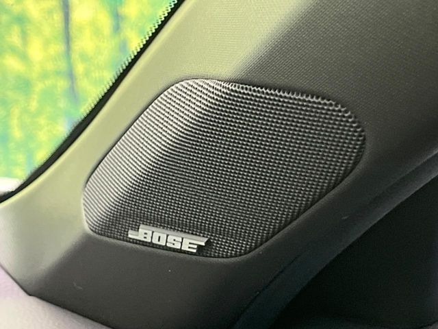 �yBOSE�T�E���h�V�X�e���z���i�ʃT�E���h�V�X�e���𓋍ځB��p�̃`���[�j���O���{���ꂽ�召�l�X�ȃX�s�[�J�[����ǎ��ȃT�E���h���t�ł��A�Տꊴ���ӂ�鉹����Ԃ����o���܂��B