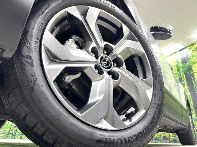 【純正18インチアルミホイール】外観にマッチした純正アルミホイールを装着しております。各種社外アルミホイールや、スタッドレスタイヤも取扱いしております。是非ご相談ください♪