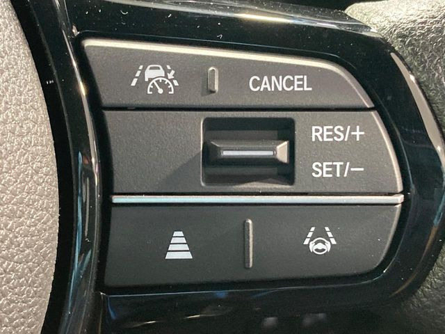 �y�z���_�Z���V���O�z���s���ɑO���̎ԗ�����F�����A�Փ˂������Ȏ��͌x��ƃu���[�L�ŏՓˉ���Ɣ�Q�y�����A�V�X�g�B�����S�Ƀh���C�u�����y���݂��������܂��B