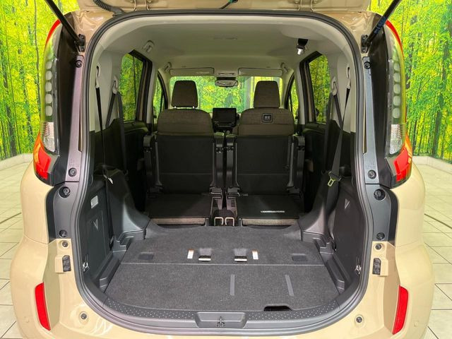 ���i�̂���������ʋ΁A���}���ɏ\���ȉ׎��X�y�[�X���m�ۂ��Ă���܂��B�Z�J���h�V�[�g��|���ƁA�傫�ȉו��̐ύڂ��\�ł���