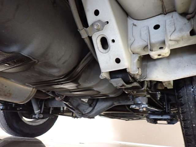 .全車納車前点検実施中 自社工場完備 認証工場にてベテランメカニックによる整備実施 オイル交換から各部点検 コンピューター診断を行います