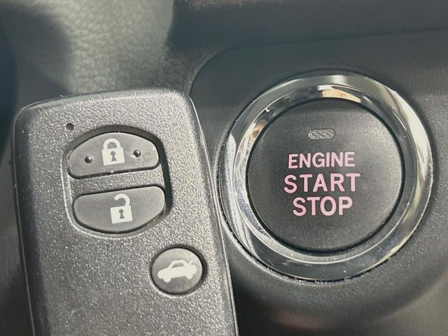 �y�A�N�Z�X�L�[&�v�b�V���X�^�[�g�z�J�o����|�P�b�g�ɓ��ꂽ�܂܂ł��h�A�̎{���E�������\�ȃX�}�[�g�L�[�𑕔��B�G���W���̃I���E�I�t�����J�M�����o���K�v�������A�{�^�����v�b�V�����邾����OK��