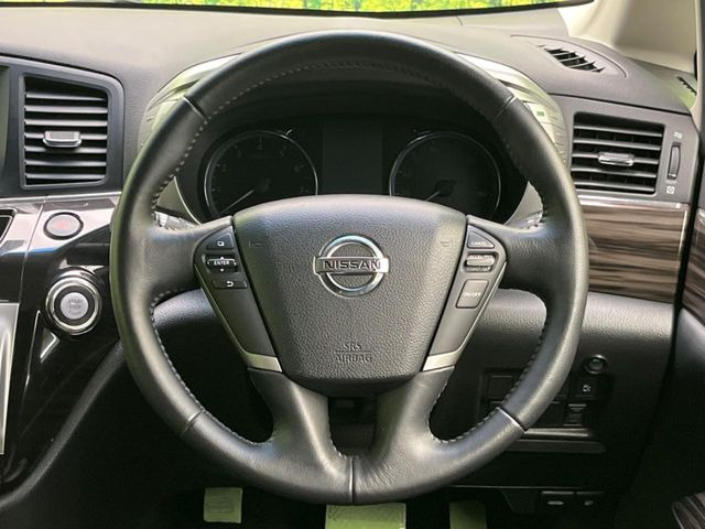 �y�����v�����X�e�A�����O�z�㎿�Ȋv���g�p���邱�ƂŁA��ɂ����������݂ƂĂ��^�]���₷���n���h���ł���