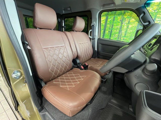 運転席シート廻りは使用感も少なく、良好な状態となっています。丁寧に使われていたことがよくわかりますね。