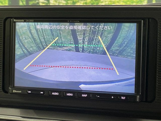【バックカメラ】駐車時に後方がリアルタイム映像で確認できます。大型商業施設や立体駐車場での駐車時や、夜間のバック時に大活躍!運転スキルに関わらず、今や必須となった装備のひとつです!