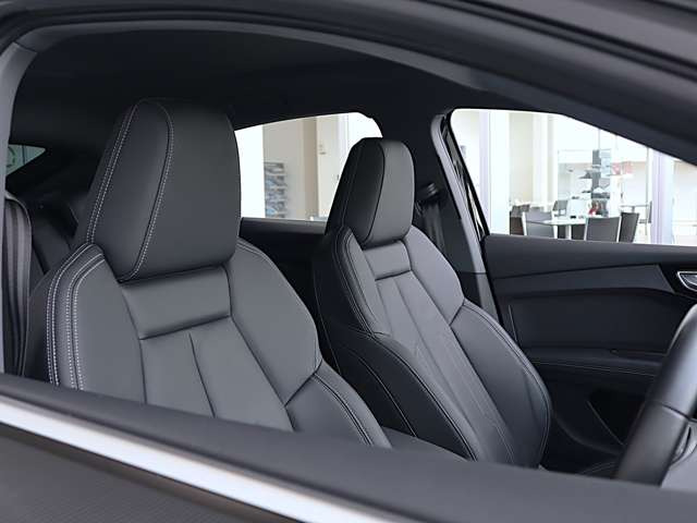 Q4スポーツバックe-tron40 アドバンスド