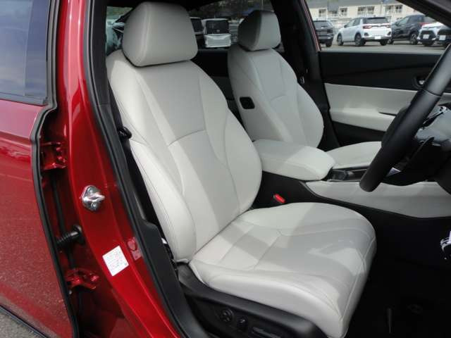 ★「e:HEV Honda SENSING 360+」新採用ホワイトレザーシート!