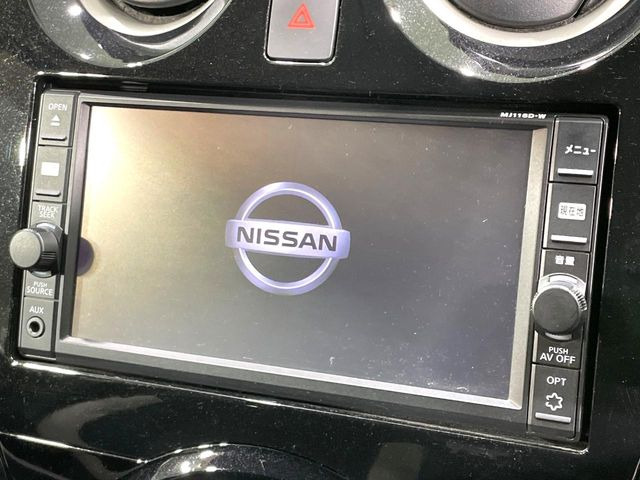 【純正ナビ】人気の純正ナビを装備しております。ナビの使いやすさはもちろん、オーディオ機能も充実!キャンプや旅行はもちろん、通勤や買い物など普段のドライブも楽しくなるはず♪